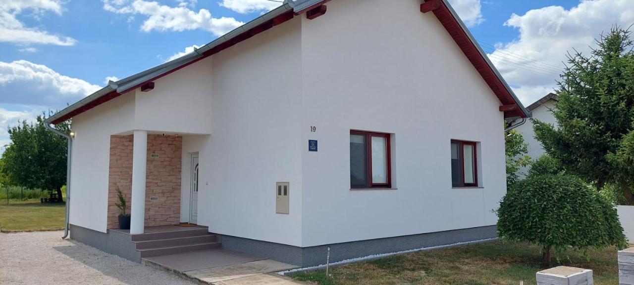 Kuca Za Odmor Domus Alba Branjin Vrh Exterior foto