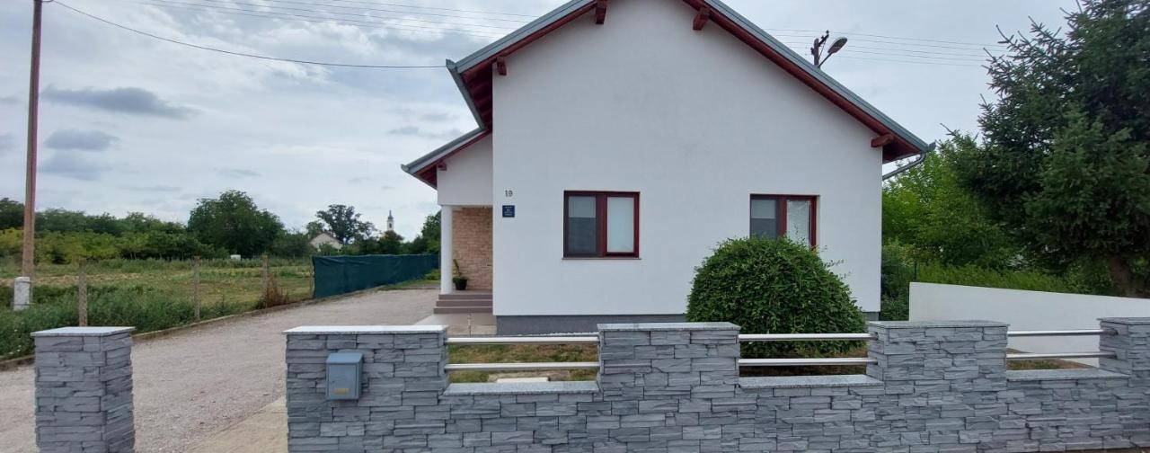 Kuca Za Odmor Domus Alba Branjin Vrh Exterior foto