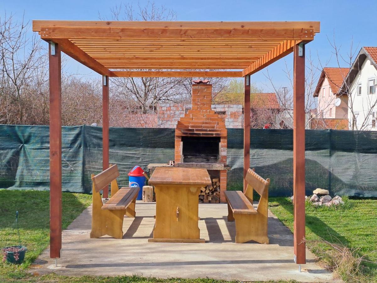 Kuca Za Odmor Domus Alba Branjin Vrh Exterior foto